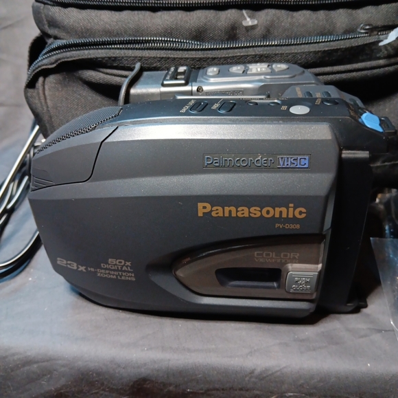 Panasonic PV-D308D Palmcorder Camcorder VHS-C w Accessories & Bag Bundle - Picture 5 of 6